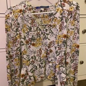 Cute floral top!